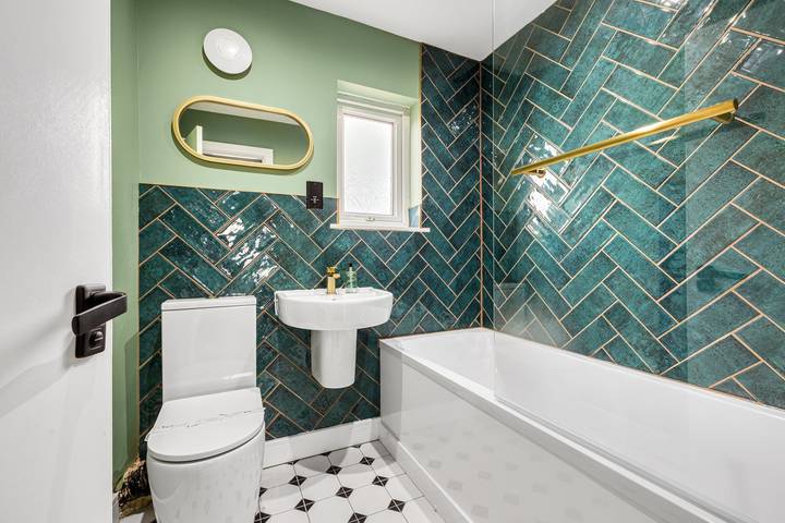 Holiday home for 10 people, with garden, child-friendly in Manchester
