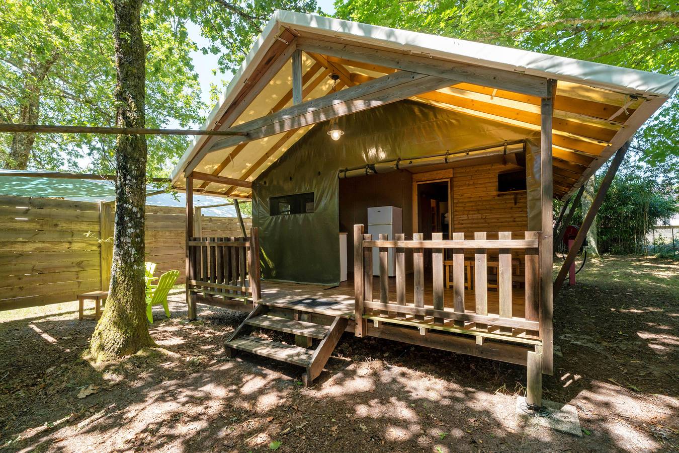 'Lodge 2' avec piscine partagée, terrasse privée et jardin commun in Lesperon, Landes