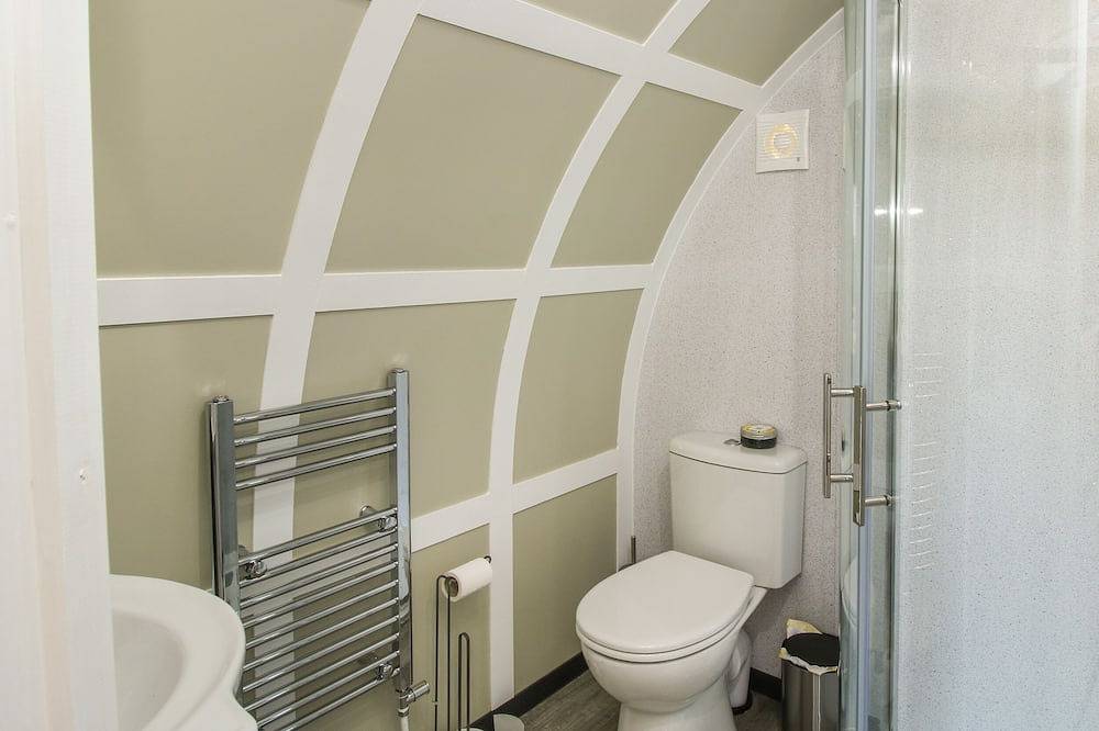 Cherry Pod, pet friendly, character holiday cottage in Meole Brace in Shrewsbury, Shropshire