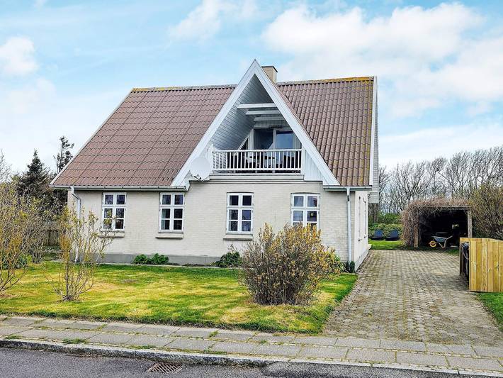 Ferienhaus für 12 Personen, mit Balkon und Whirlpool sowie Terrasse in Agger