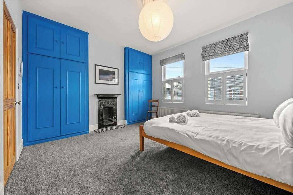 Modern 3Br House in Reading – Sleeps 6, Central Location in Reading, Berkshire