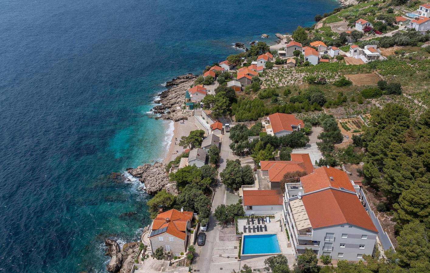 Ganze Ferienwohnung, Apartment am Meer mit Pool, Terrasse und WLAN – 100 m vom Strand entfernt in Potomje, Dubrovnik-Neretva