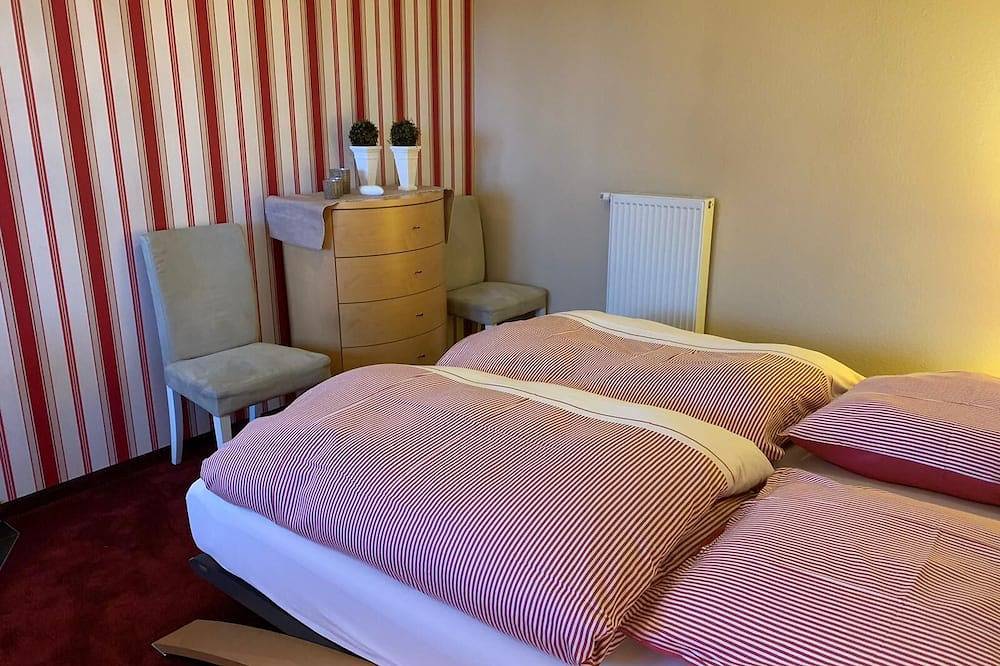 Ganze Wohnung, Romatische Wohnung auf dem Land mit Loggia, Saunabereich, Garten, Teich, Pferde in Güby, Rendsburg-Eckernförde