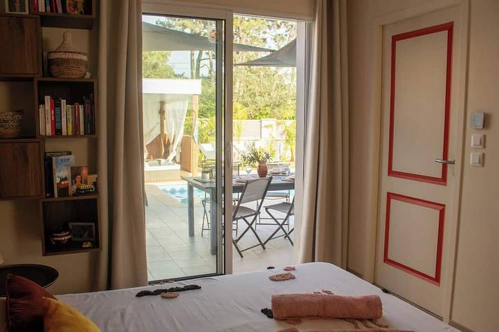 Villa Maripa, an exotic oasis with a pool and hot tub, near the beach, sleeps 6 in Labenne Océan, Labenne