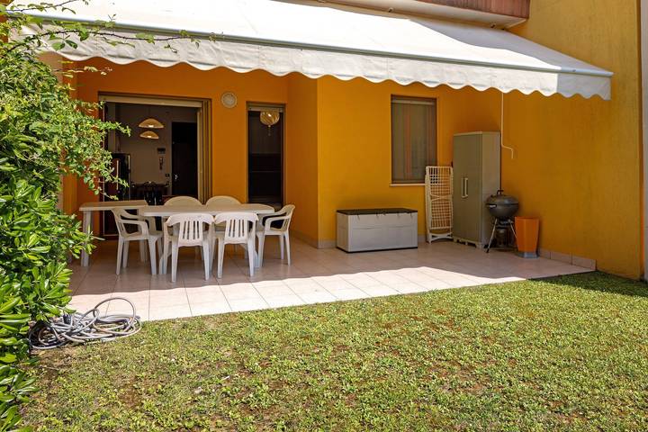Entire apartment, Apartment 'Lira Con Giardino' with Private Garden and Air Conditioning in Bibione, San Michele al Tagliamento