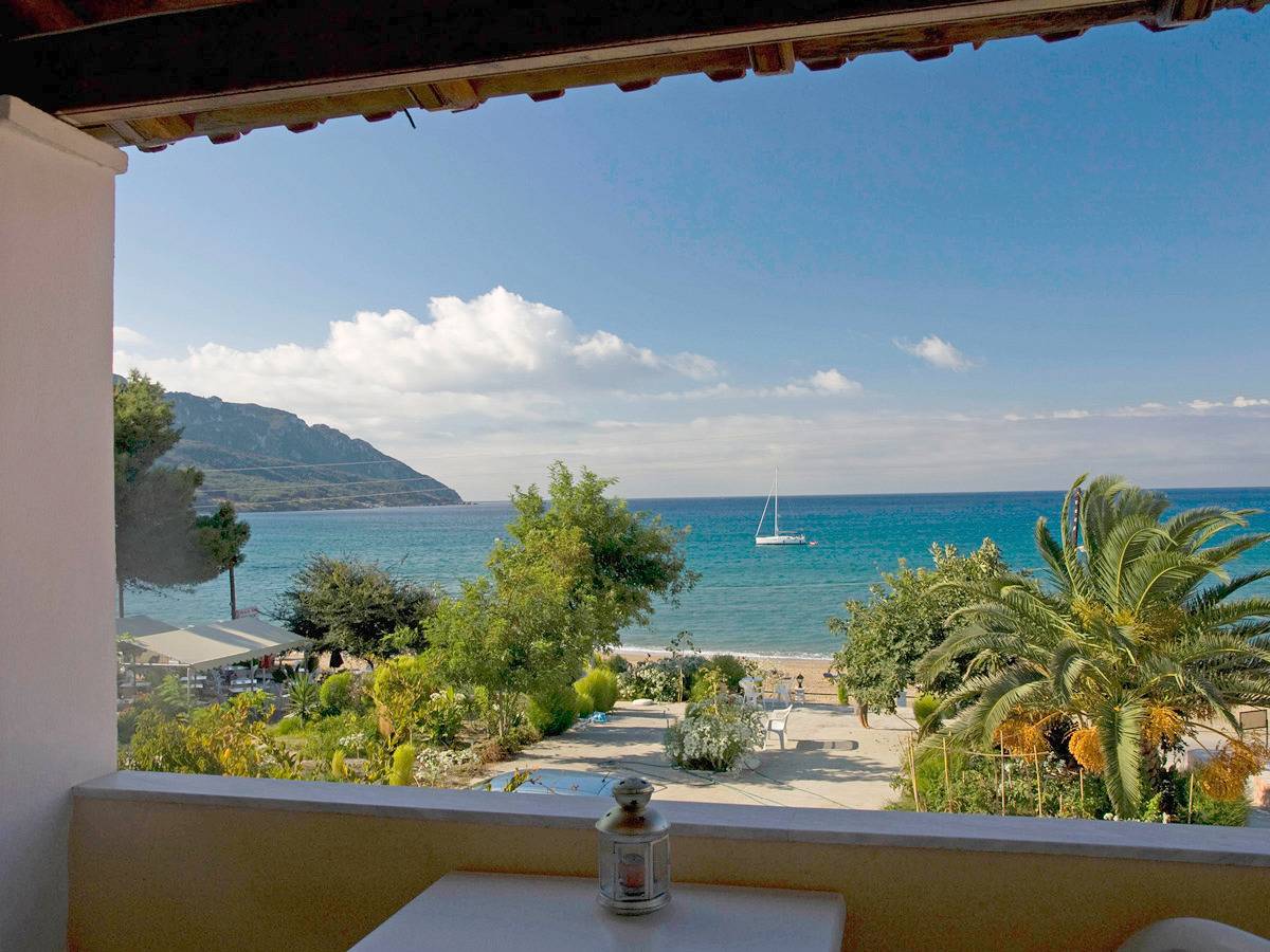Ganze Wohnung, Vistonia Studio 5 direkt am Strand mit Meerblick in Agios Georgios, Korfu