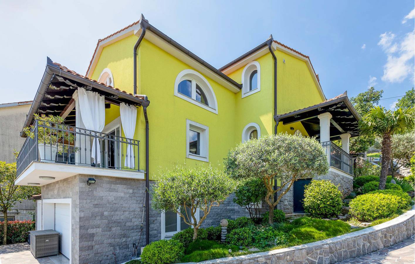 Amplio apartamento de 2 dormitorios con piscina, cerca de la playa y con wifi in Opatija Riviera