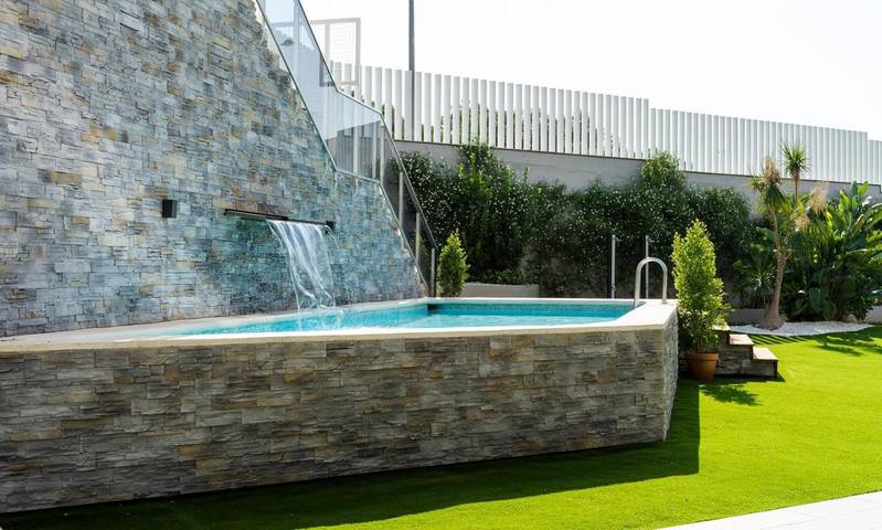 Hotel para 3 personas, con jacuzzi y piscina además de sauna y jardín - 1