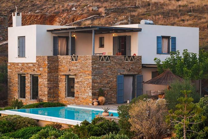 Villa pour 8 personnes, avec jardin ainsi que balcon et jacuzzi dans Kea