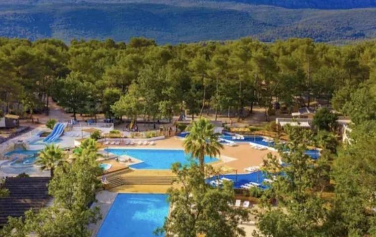Camping pour 6 personnes, avec Jacuzzi et Terrasse ainsi que Jardin et Piscine