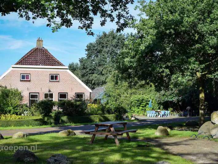 Villa voor 30 personen, met terras en tuin in Drenthe