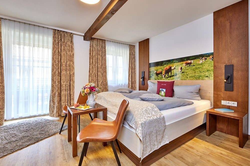 Doppelzimmer Economy - Aktiv Hotel Böld & Restaurant Uhrmacher in Oberammergau, Bayerische Alpen