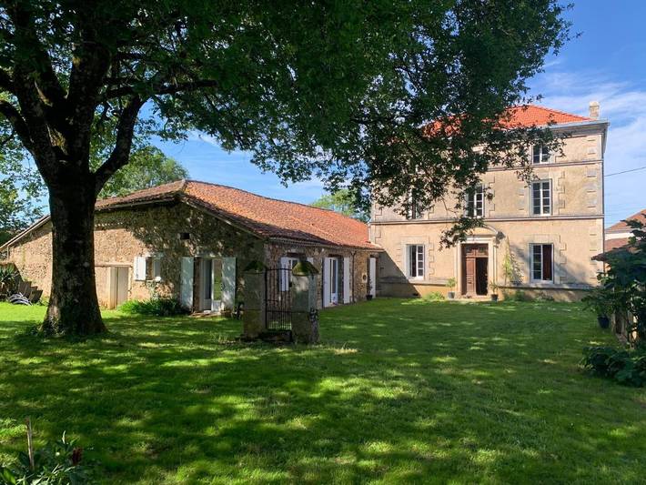 Gîte pour 4 personnes, avec jardin à Montbron