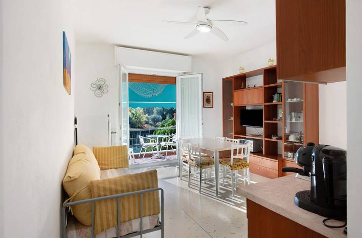 Ganze Wohnung, Ferienwohnung 'Il Corallo' mit Gemeinschaftsgarten und -balkon in Albisola Capo, Albisola Superiore