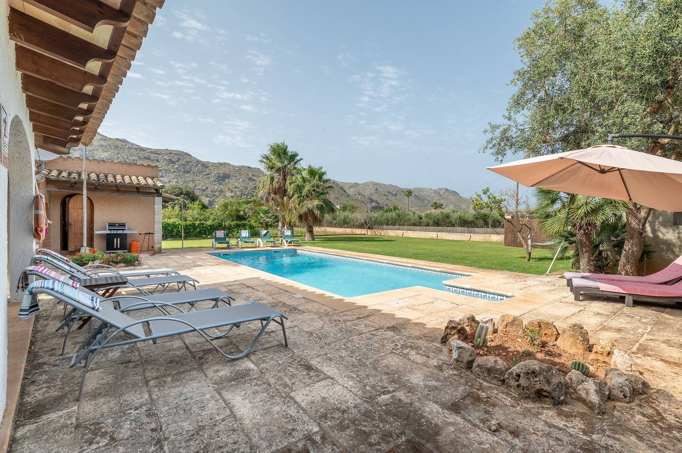 Stunning 5-bedroom Villa with Pool, Walking Distance Pollenca in Pollença Town, Pollença