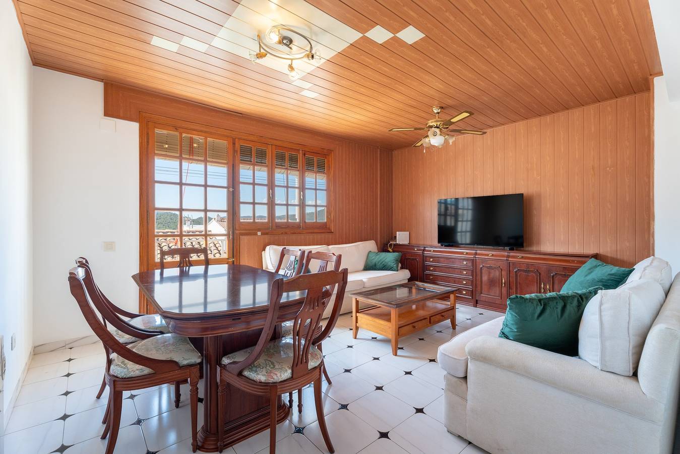Apartamento inteiro, Apartamento 'Ático Casco Histórico Higueruelas' com vista para a montanha, varanda e acesso Wi-Fi in Higueruelas, Valencia (província)