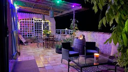 Gîte pour 6 personnes, avec jardin et vue ainsi que piscine et bassin pour enfant à Sainte-Anastasie-sur-Issole