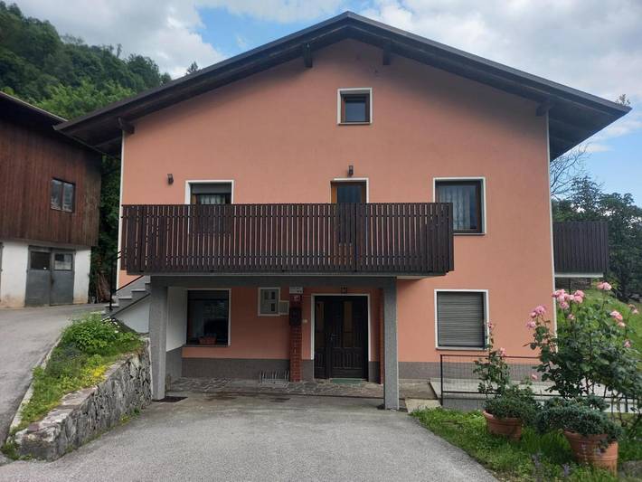 Gîte pour 3 personnes, avec Balcon et Terrasse ainsi que Jardin et Vue à Kobarid