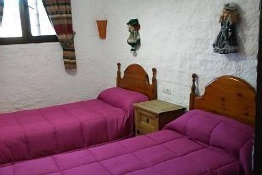 Grotte El Monteron, appartement Casa Loli, avec une capacité de 5 personnes in Cúllar, Géoparc de Grenade