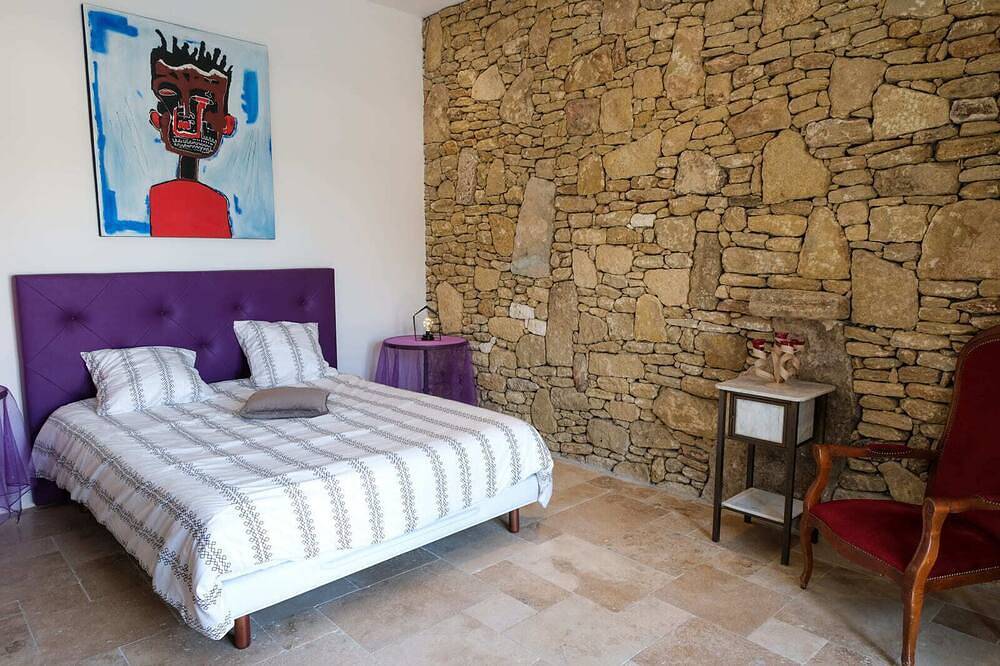 Half of Mas de la Roncière in Sorgues, Vaucluse