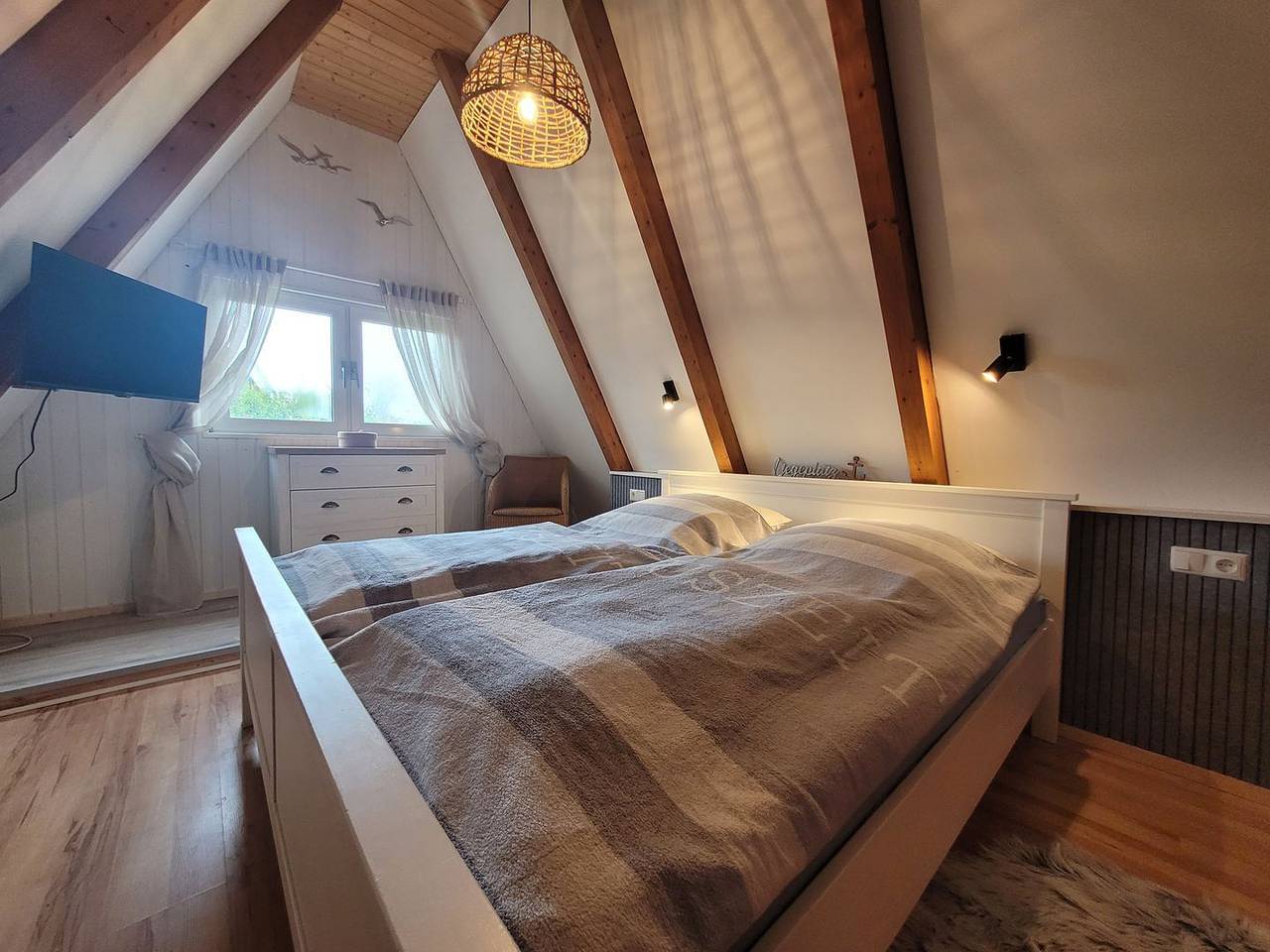 Nurdachhaus Storchennest: Komfortables Ferienhaus an der Nordsee in Butjadingen in Fedderwardersiel, Butjadingen