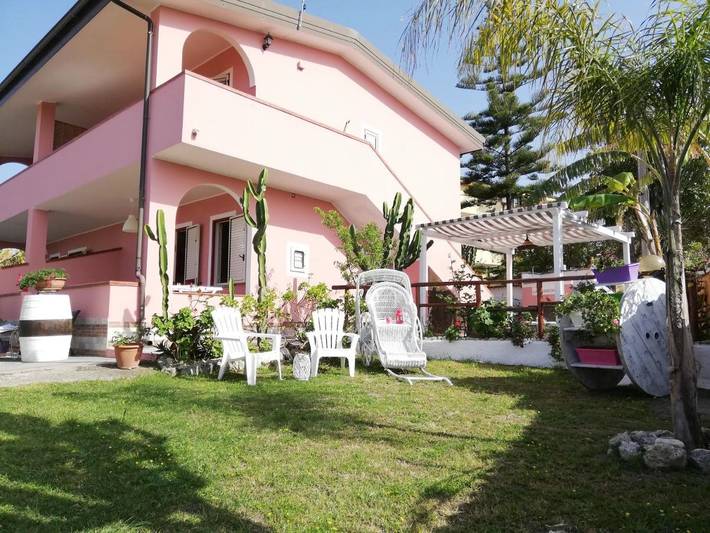 Ferienhaus für 4 Personen, mit Balkon und Terrasse sowie Garten