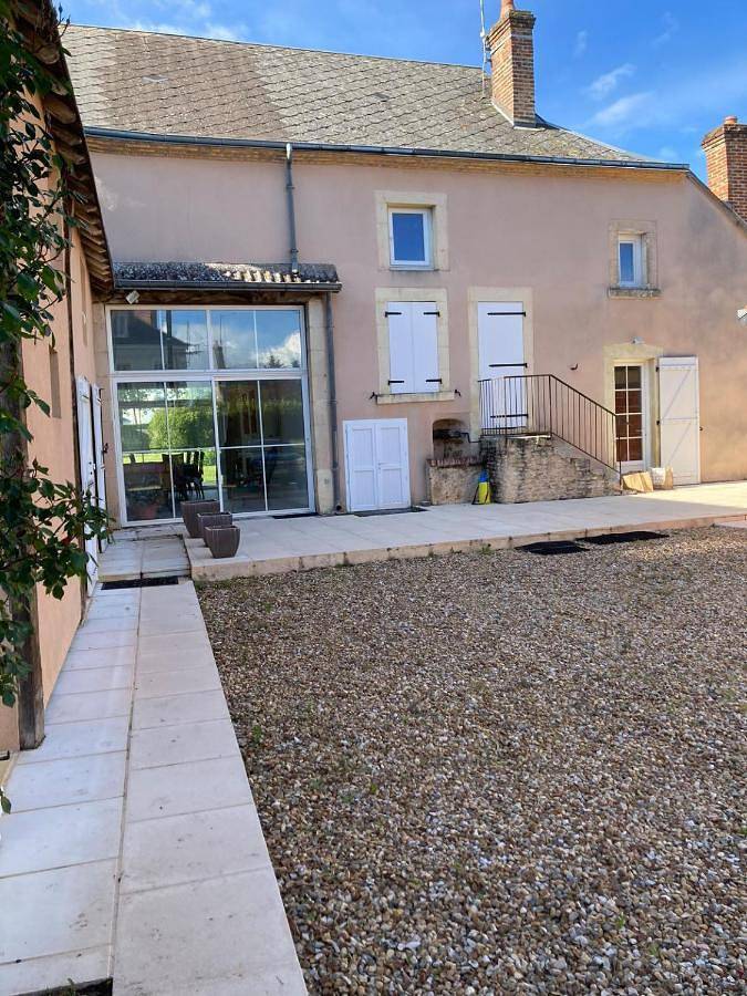 Location de vacances pour 12 personnes, avec terrasse et jardin dans Vatan - 4