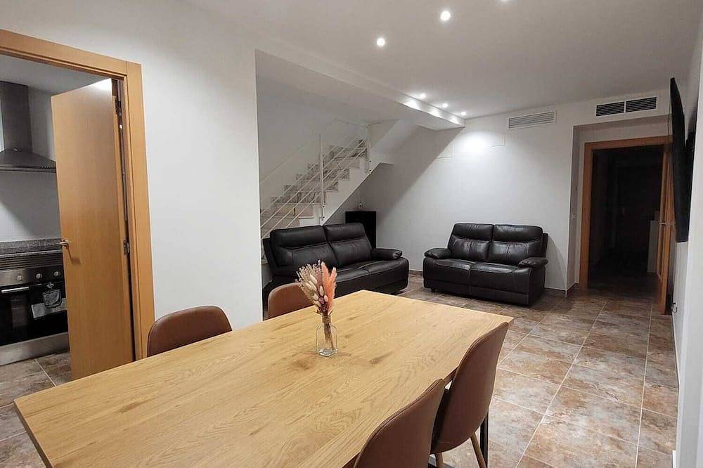 Apartamento entero, Brand New Duplex with Underground Private Parking: 15-20 minutes to beaches in Tierras del Ebro, Provincia de Tarragona