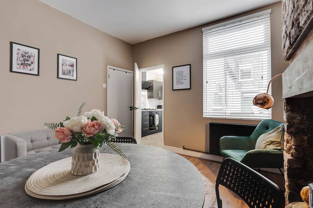 Work & Unwind | Free Parking | Near Sefton Park in Liverpool, Merseyside