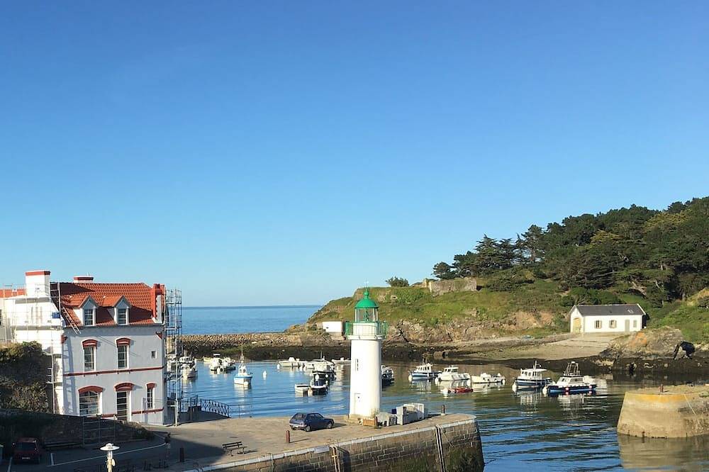 Appartement entier, Appartement Cote Mer,  vue sur le port de Sauzon , Belle-Ile-en-Mer in Sauzon, Côte des Mégalithes