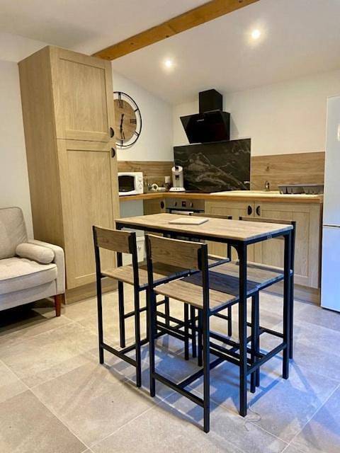Gîte pour 2 personnes, avec jardin ainsi que terrasse et vue dans Saint-Julien-en-Saint-Alban - 3