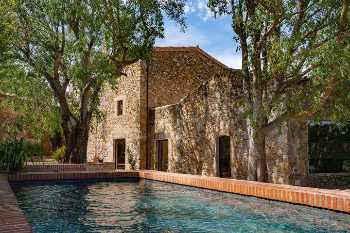 Casa rural para 16 personas, con jardín y piscina en Clan