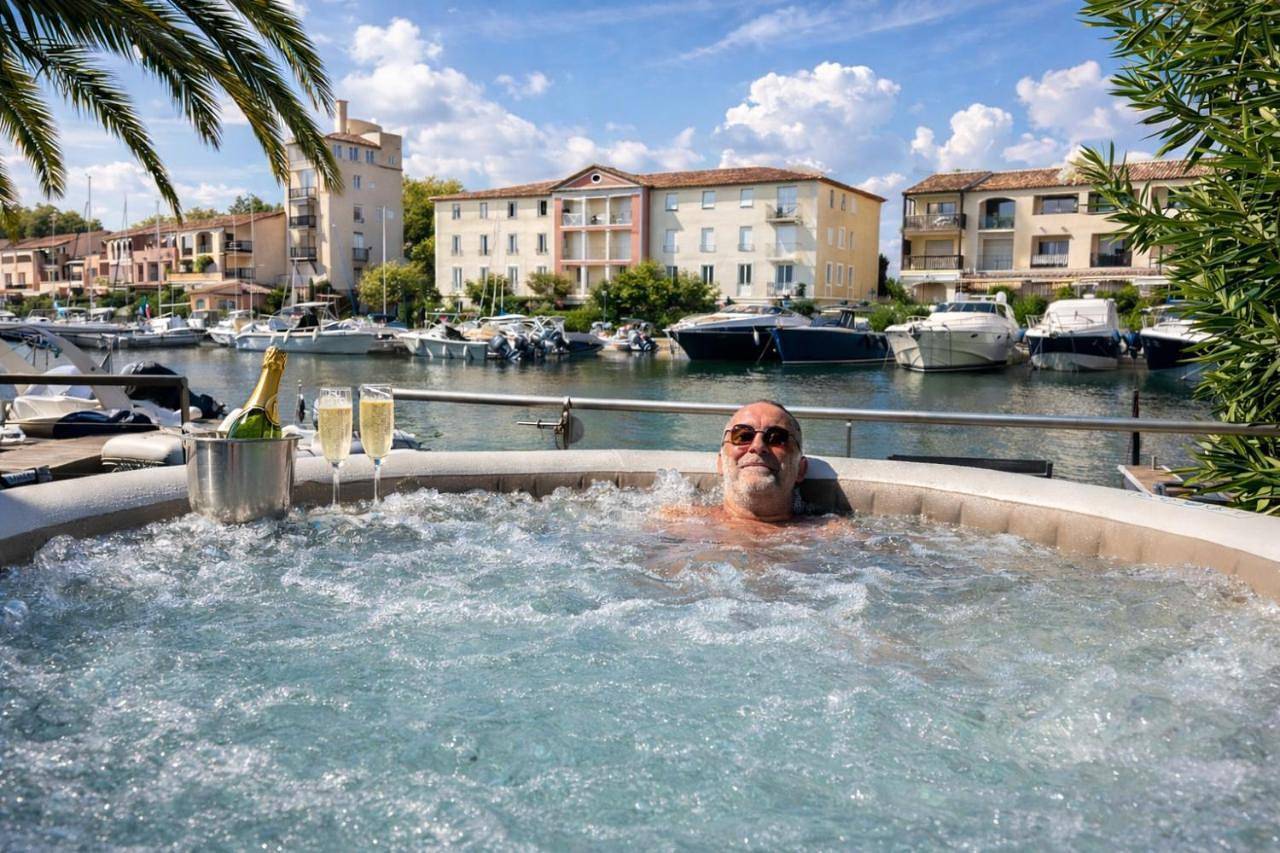 Grande Villa de 130 m2 avec Spa et amarrage privé 14x8M in Port Grimaud, Grimaud