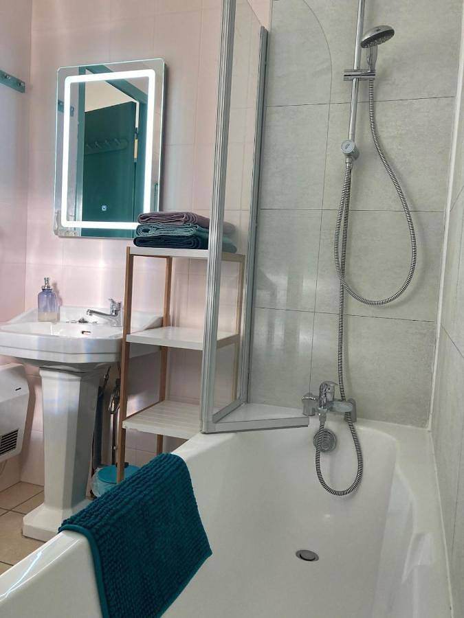 Location de vacances pour 5 personnes, avec vue dans Office De Tourisme De La Terre Des 2 Caps - 2