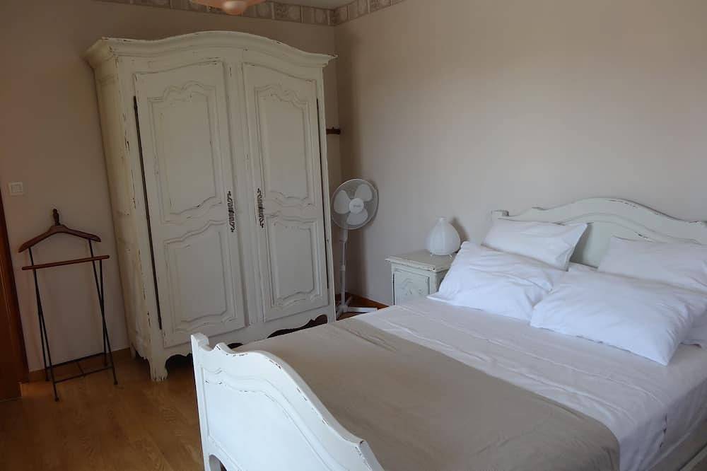 Belle villa, 10 mns à pied centre Uzès, piscine privée, jardin paysagé, calme in Uzès, Région de Nîmes