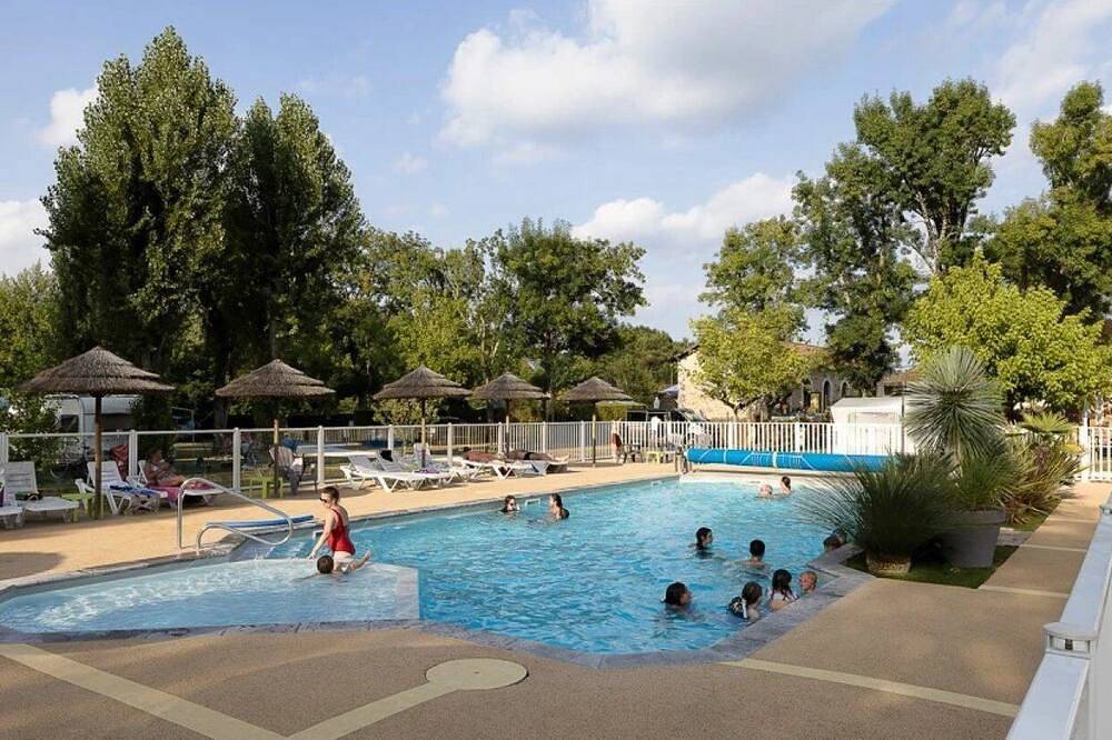 Zecamping 3* piscine chauffée animations locatif Lv 40m2 8 pers in Montpon-Ménestérol, Périgord Blanc