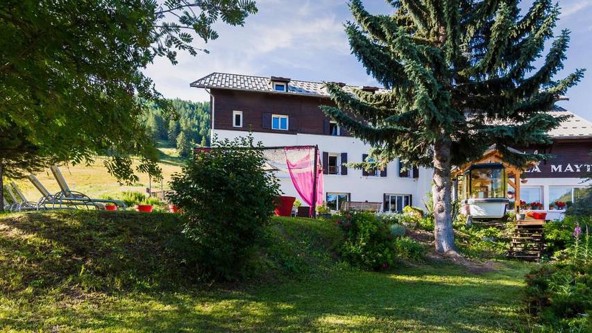 Appart’hôtel pour 11 personnes, avec Balcon et Terrasse ainsi que Jardin et Vue
