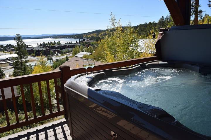 Log cabin for 14 people, with balcony and hot tub in Grand Lake