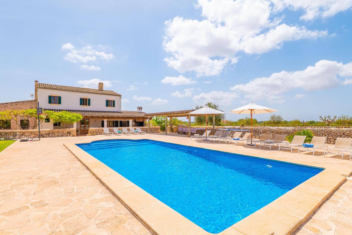 Geheel vakantieappartement, Vakantieappartement voor 16 personen met terras in Campos, Zuid-Mallorca