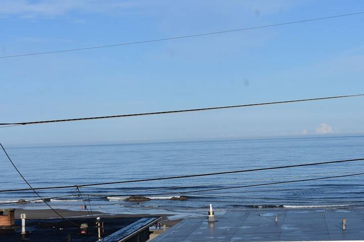 Vacation house for 16 people, with hot tub and terrace as well as yard in Lincoln City