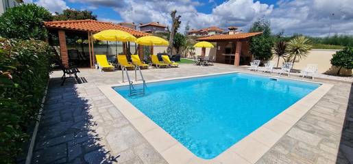 Gîte pour 12 personnes, avec piscine ainsi que terrasse et jardin, animaux acceptés dans Alpendurada