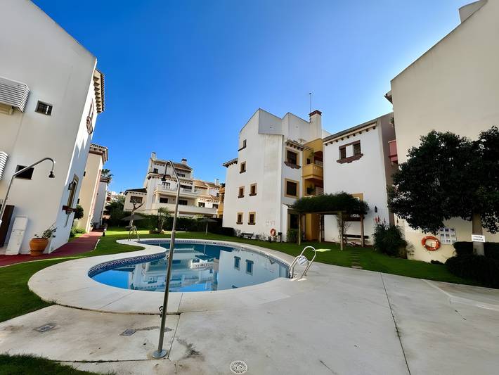 Apartamento para 7 personas, con jardín además de piscina para niños y balcón en Ayamonte