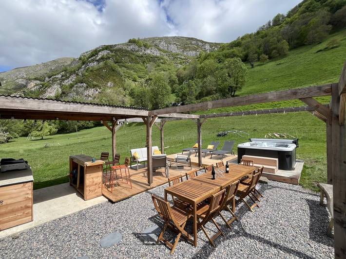 Gîte pour 15 personnes, avec jacuzzi ainsi que balcon et jardin à Campan - 4