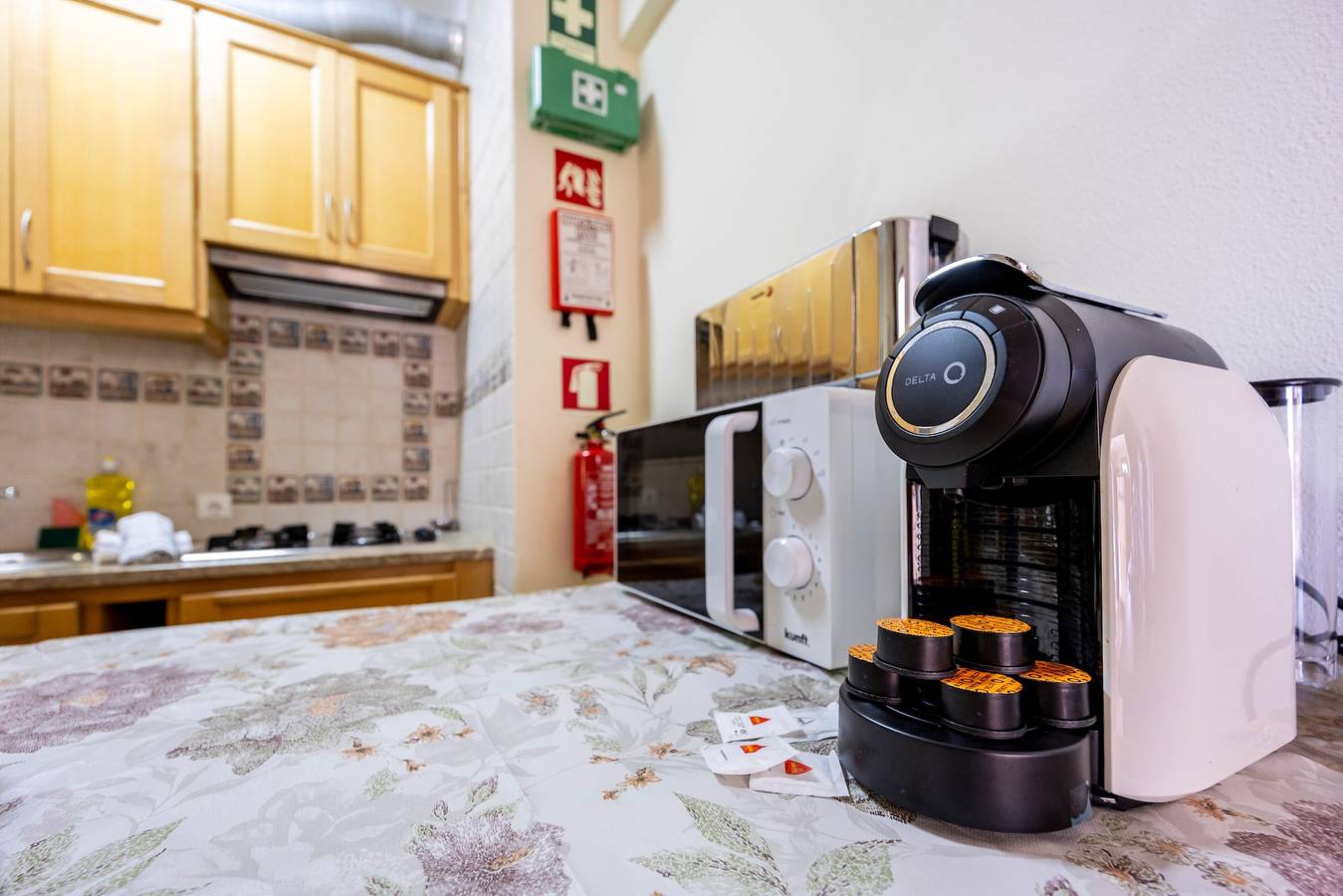 Ganze Wohnung, Apartment 'Sunny Quarteira Escape - Algarve' mit Gemeinschaftsgarten, Balkon und Wlan in Quarteira, Faro Distrikt