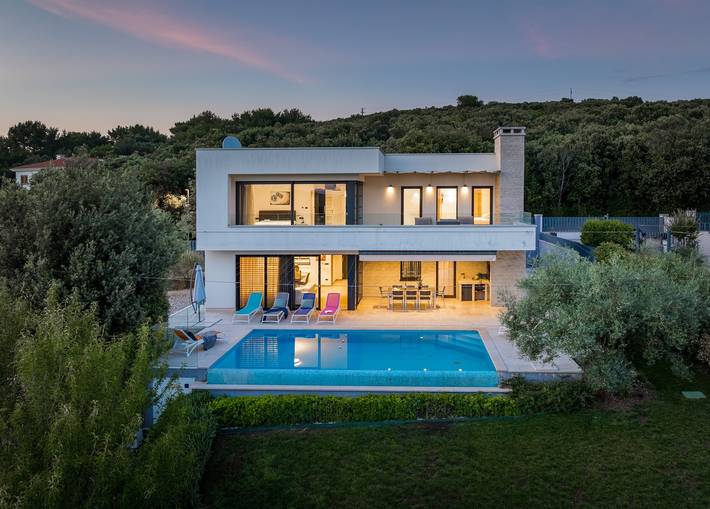Ferienhaus für 8 Personen, mit Balkon/Terrasse und Garten sowie Pool und Sauna in Vrsar