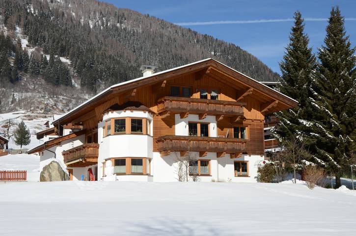 Ferienwohnung für 5 Personen, mit Balkon und Garten sowie Ausblick im Stubaital - 2
