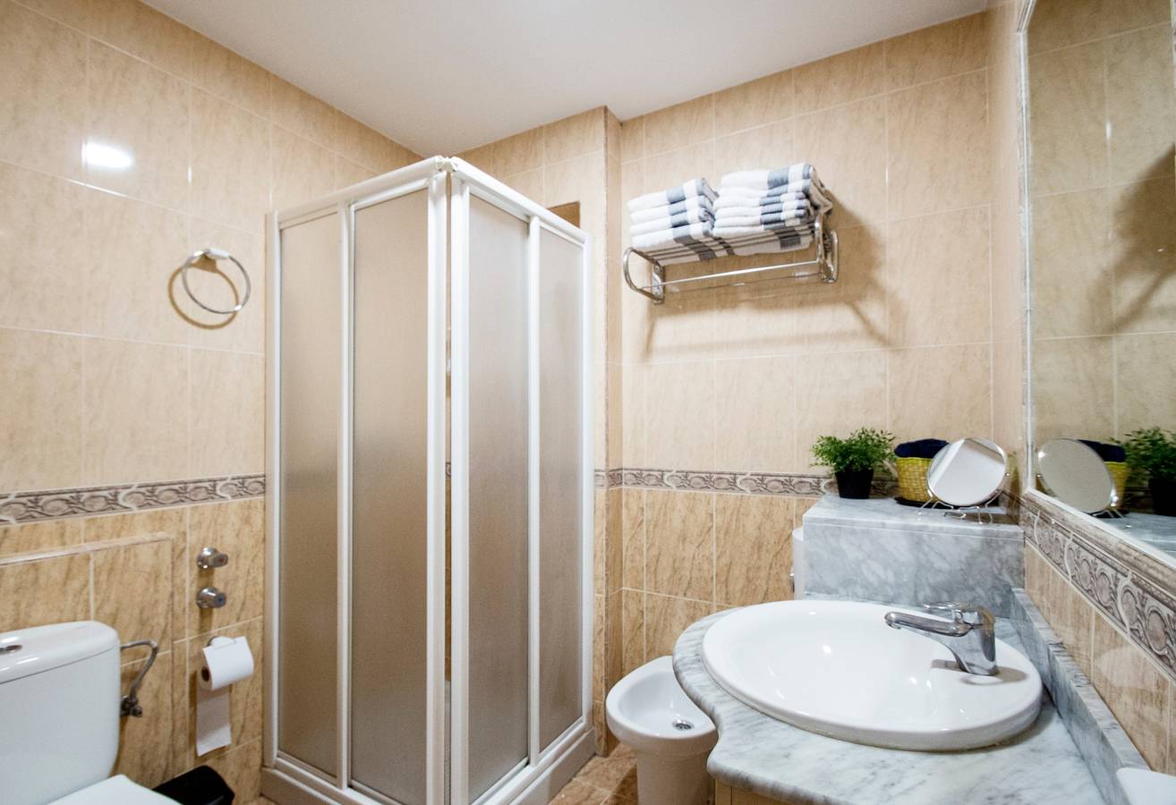 Entire apartment, Apartment 'City Centre Lovely' with Balcony, Wi-Fi and Air Conditioning in Granada, Granada Province