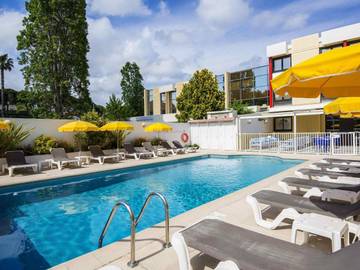 Hôtel pour 2 personnes, avec terrasse et piscine, animaux acceptés à Saint-Laurent-du-Var
