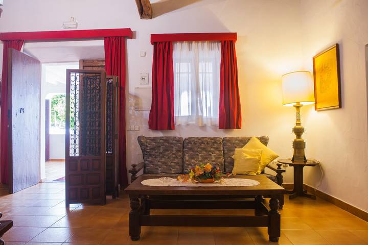Landhaus mit Wlan, Terrasse und Pool; Parkplätze vorhanden in St Llorenc de Balafia, Sant Joan de Labritja