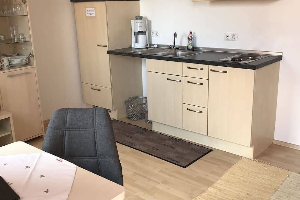 Ganze Wohnung, Gemütliche 45qm Ferienwohnung mit Balkon, kostenfreies Parken und Wlan in Nordheim am Main, Fränkisches Weinland